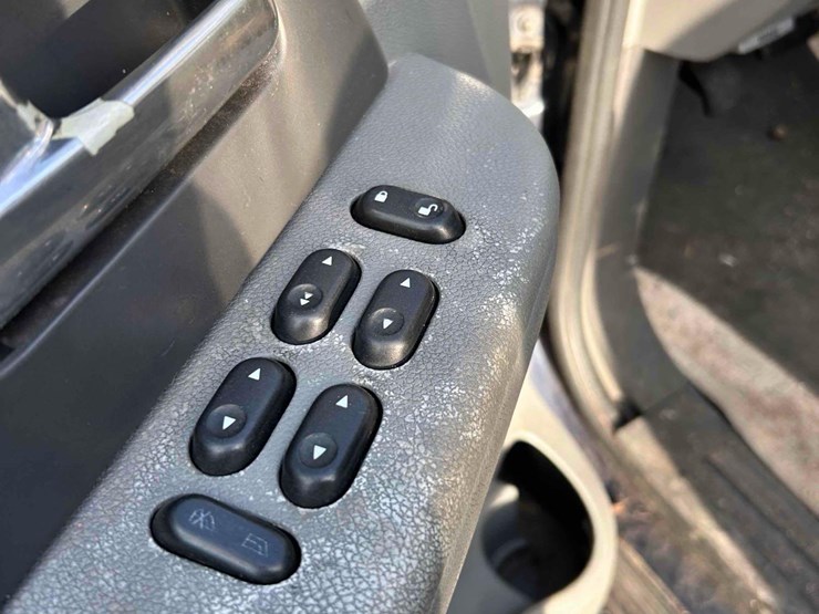 2004-ford-expedition-image-15