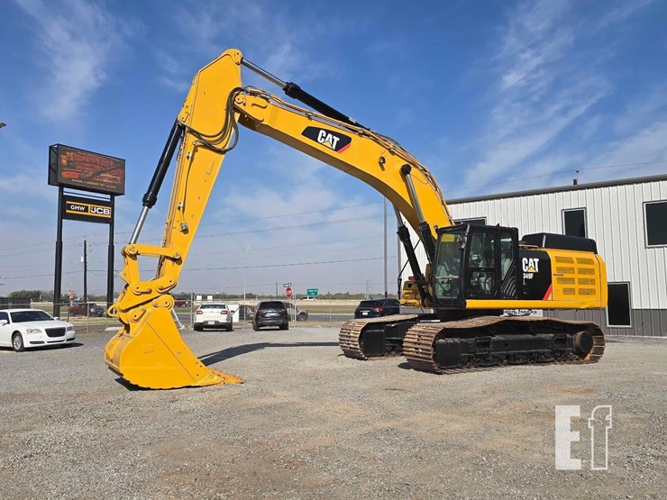 2016-caterpillar-349fl-image-1