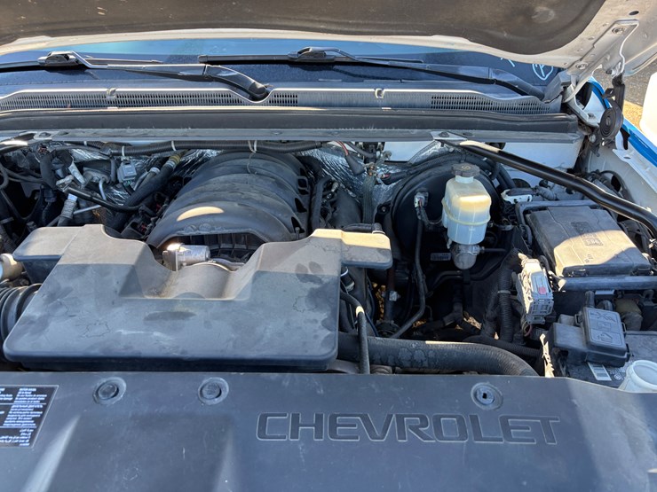 2015-chevrolet-tahoe-image-16