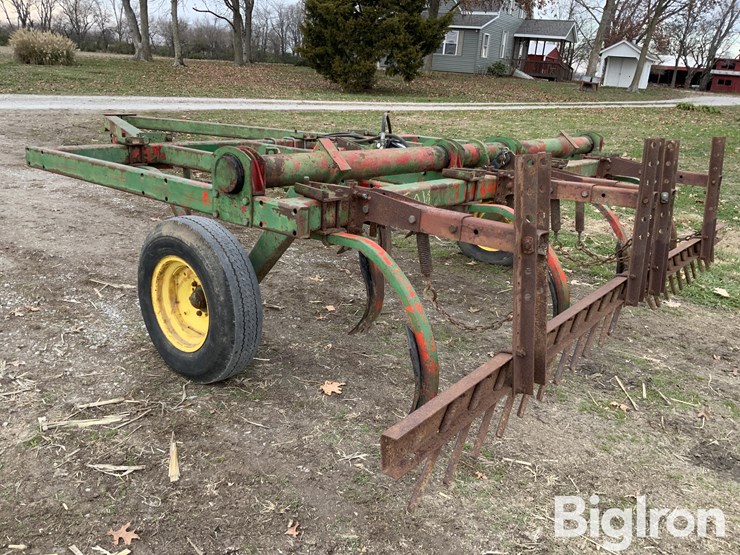 10'-10-shank-chisel-plow-image-7