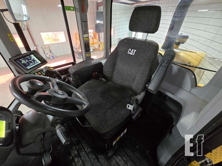 2015-caterpillar-930m-image-12