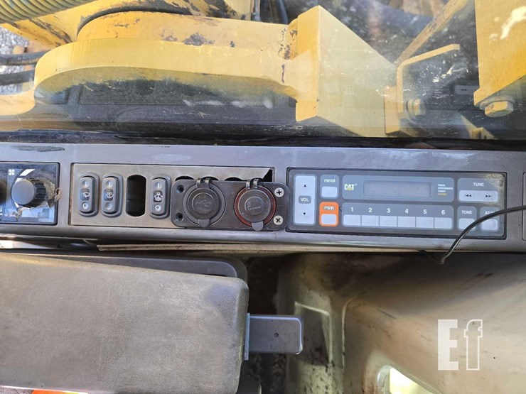 2005-caterpillar-322c-image-27