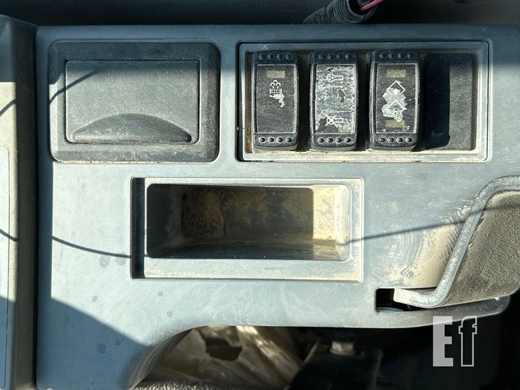 2018-deere-350g-lc-image-23