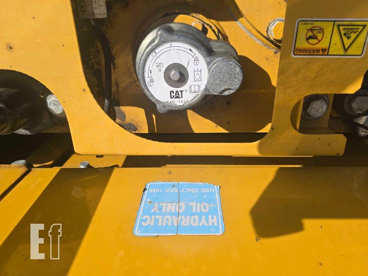 2020-caterpillar-323-image-38