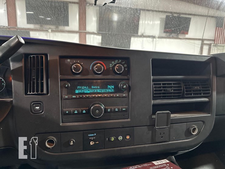 2018-chevrolet-express-2500-image-18