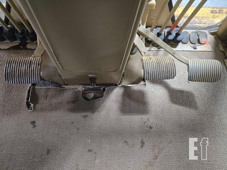 2005-caterpillar-140h-image-18