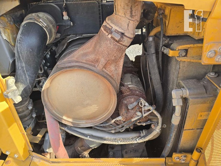 2012-caterpillar-d6t-xw-image-39