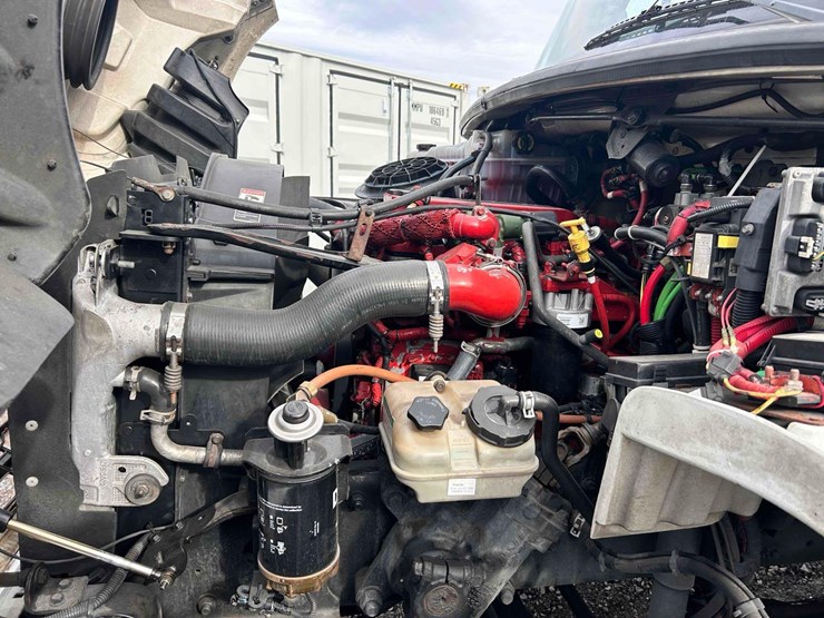 2015-freightliner-box-truck-image-17