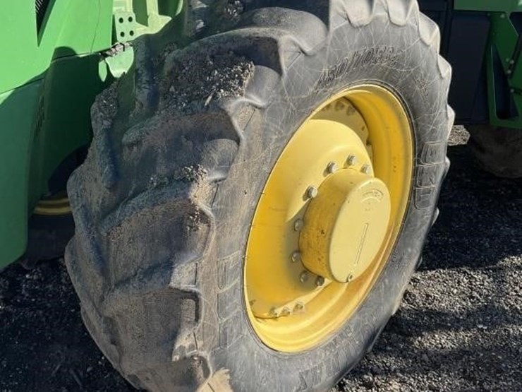 john-deere-8235r-image-18