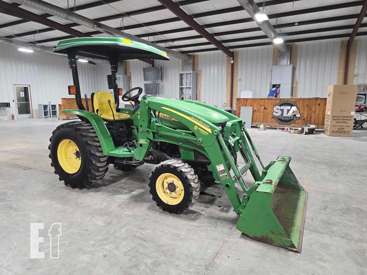 john-deere-3320-image-2