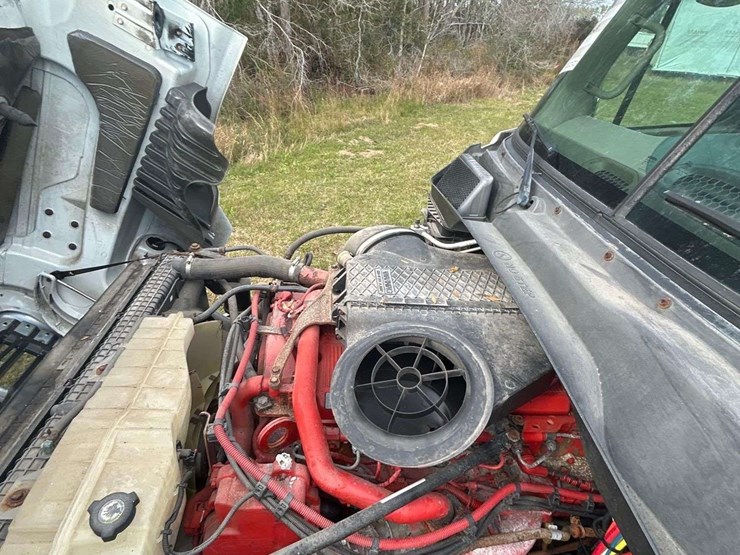 2016-freightliner-cascadia-125-image-9