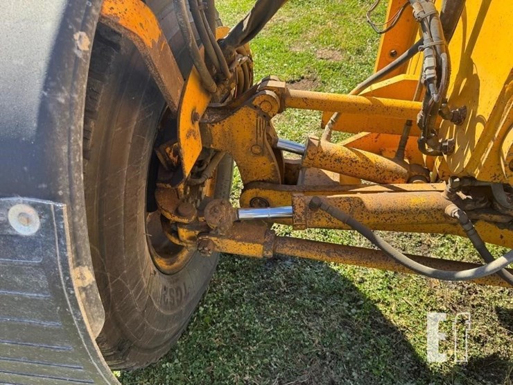 2003-volvo-g746b-image-14