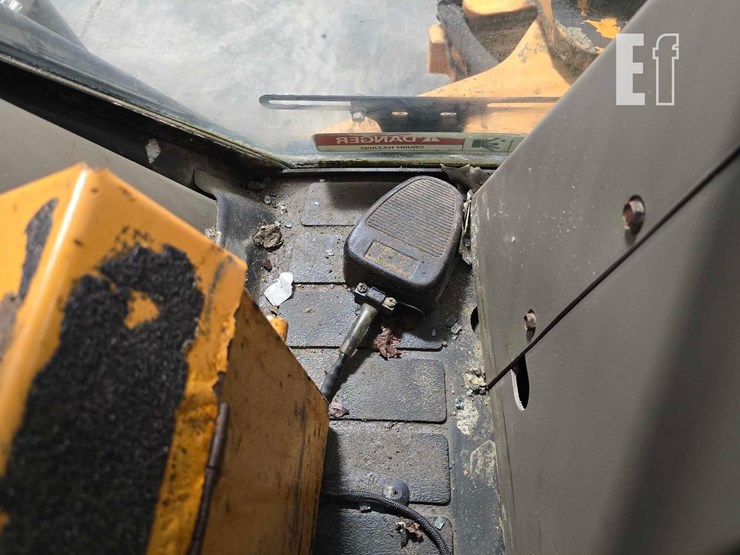 2013-case-580n-image-29