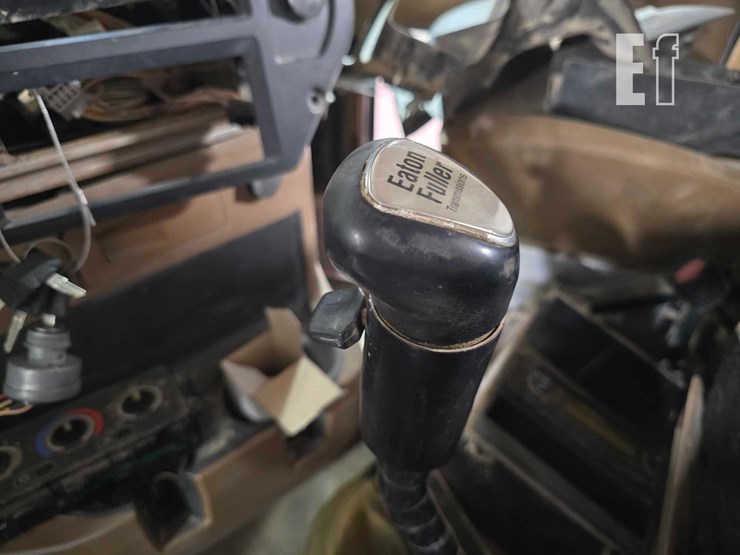 2012-mack-granite-gu713-image-15