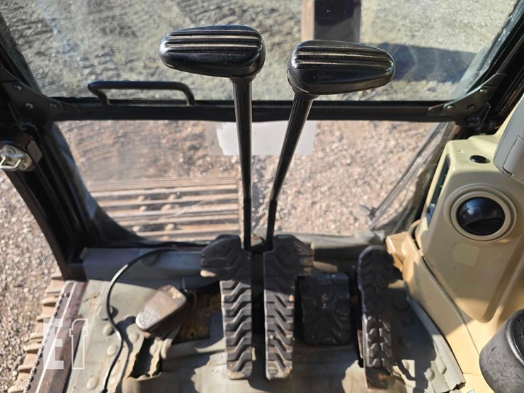 2005-caterpillar-322c-image-21