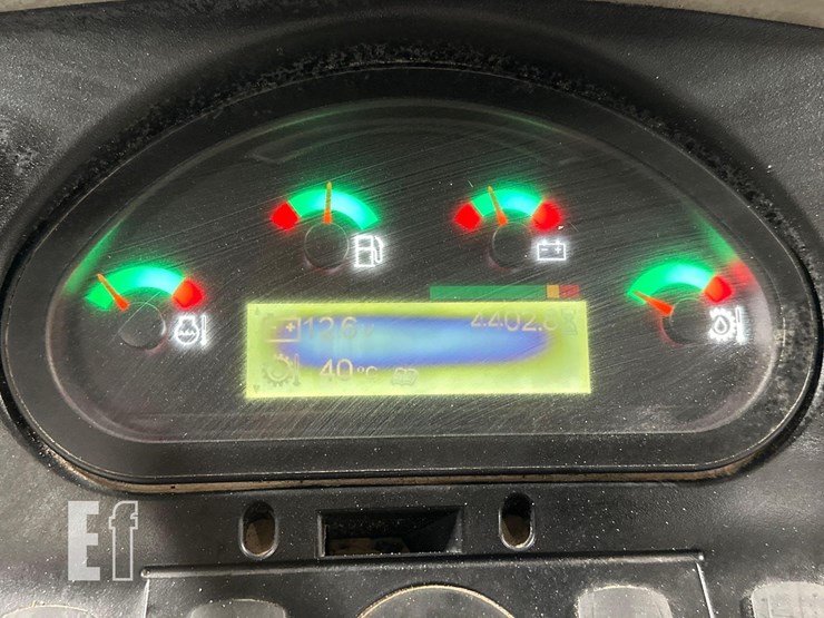 2016-caterpillar-415f2-image-28