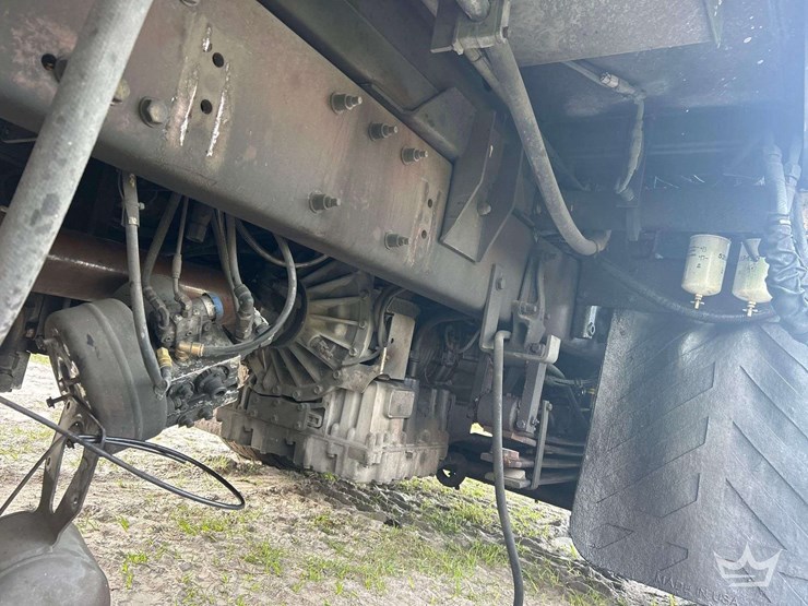 2018-peterbilt-320-image-22