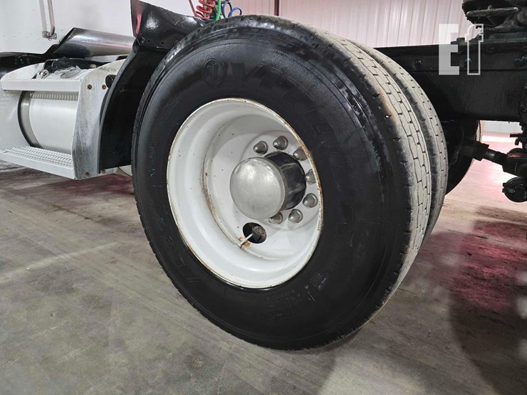 2010-peterbilt-340-image-20