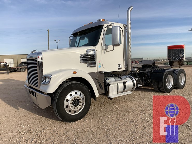 2021-freightliner-coronado-122-sd-image-1