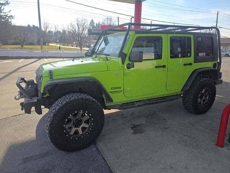 2013-jeep-wrangler-sport-image-1