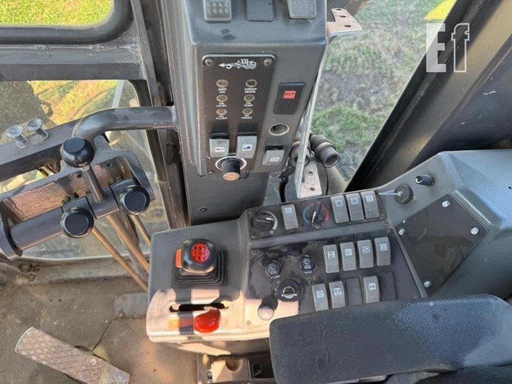 2003-volvo-g746b-image-19