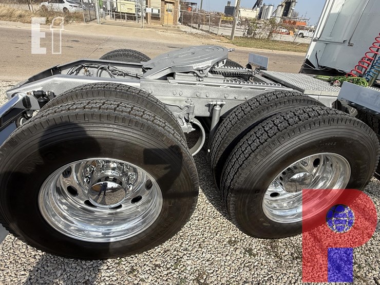 2006-peterbilt-379-image-8