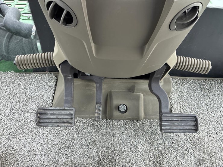 2024-john-deere-9r-590-image-77