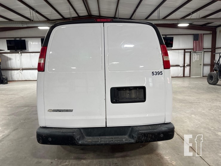 2018-chevrolet-express-2500-image-8