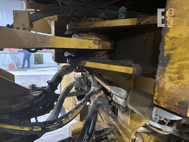 2013-caterpillar-966k-image-21