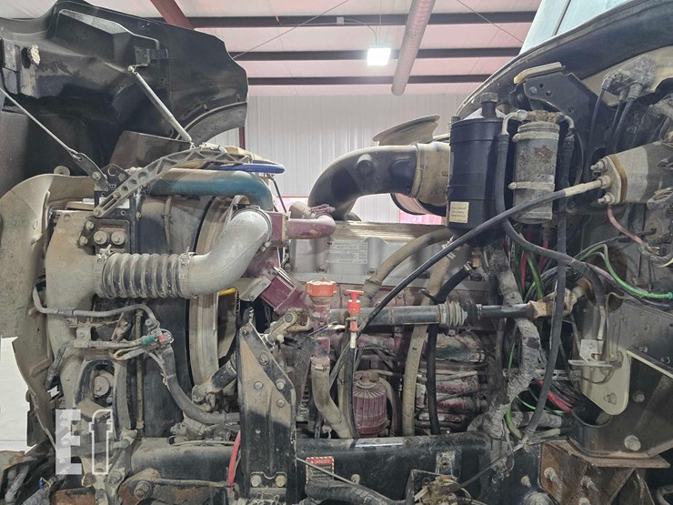 2012-mack-granite-gu713-image-28