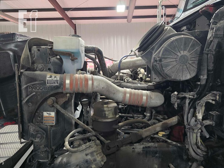 2010-peterbilt-340-image-26