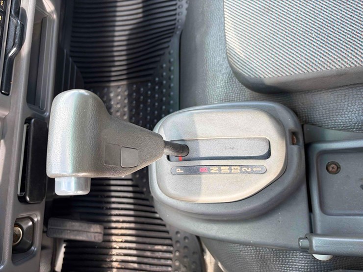 2004-gmc-w3500-image-16