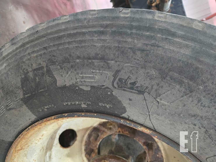 2012-mack-granite-gu713-image-27