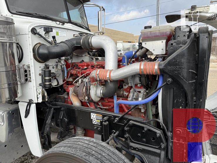 2014-peterbilt-388-image-21