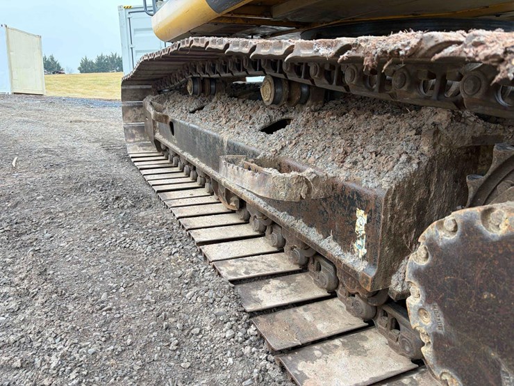 2013-deere-245g-lc-image-7