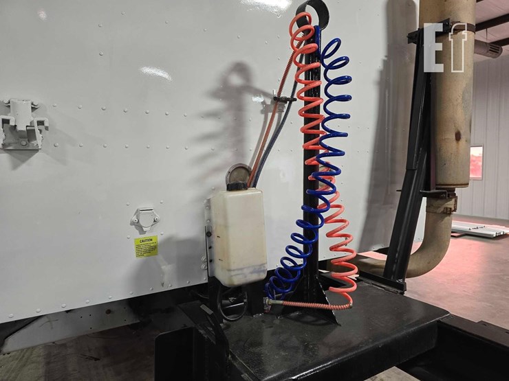 2005-international-9400-image-27