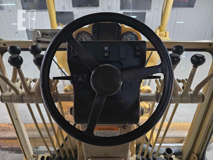 2001-caterpillar-140h-image-16