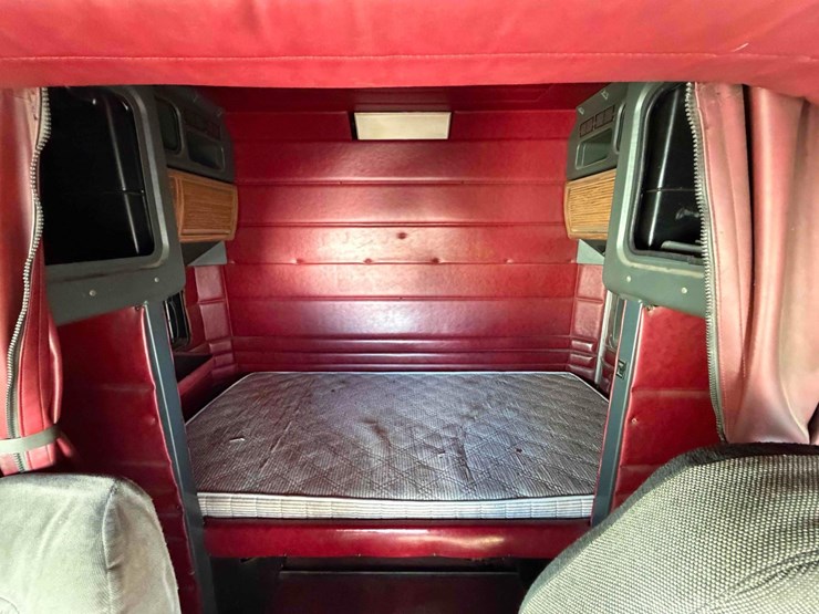 1999-peterbilt-379-image-24