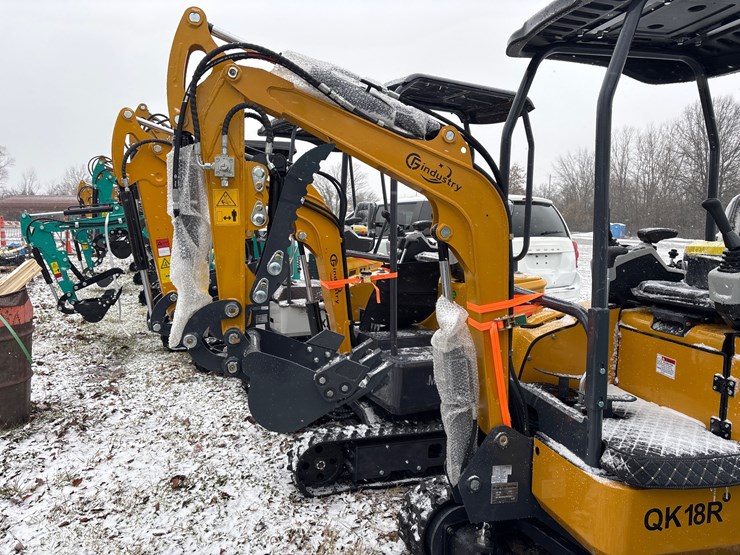 #2007-•-unused-qk18r-mini-excavator-image-3