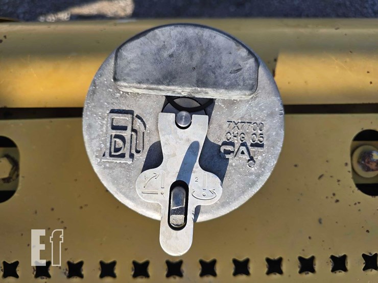 2005-caterpillar-322c-image-42