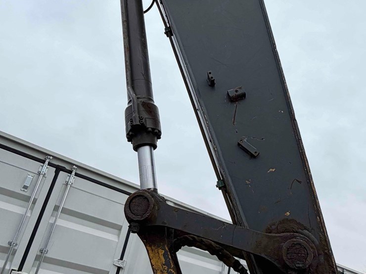 2013-deere-245g-lc-image-11