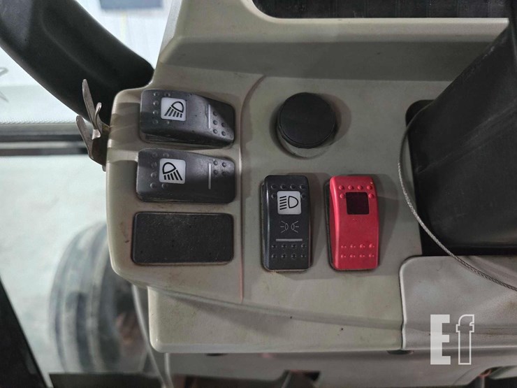 2005-massey-ferguson-5455-image-23