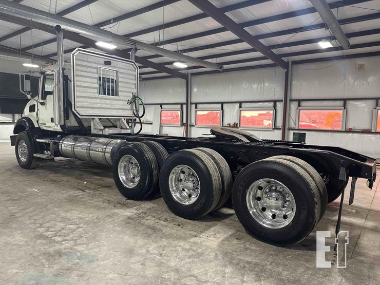 2012-mack-granite-gu813-image-3