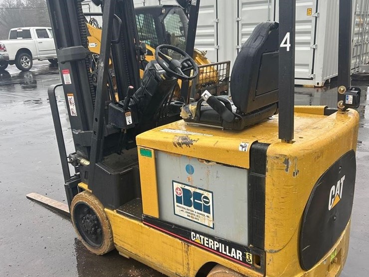 caterpillar-electric-forklift-image-3