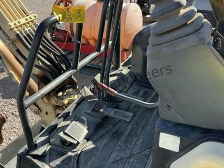 new-holland-e18sr-image-11