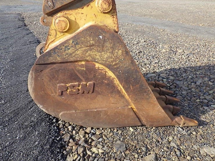 hitachi-zx225us-lc-image-15