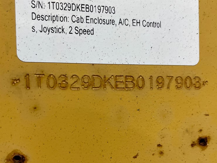 2011-john-deere-329d-image-39