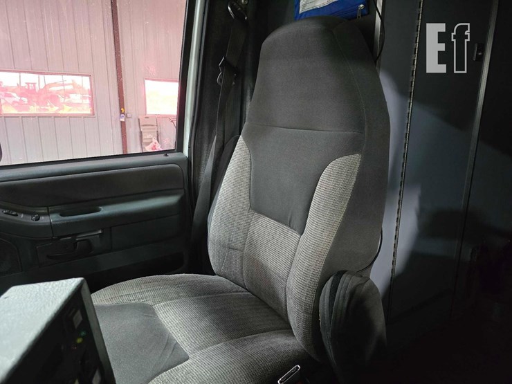 1996-ford-e350-image-17