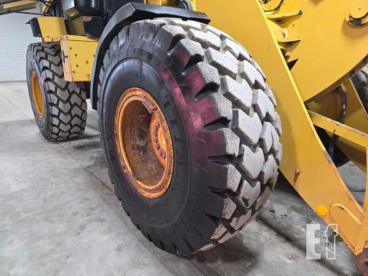 2015-caterpillar-930m-image-24