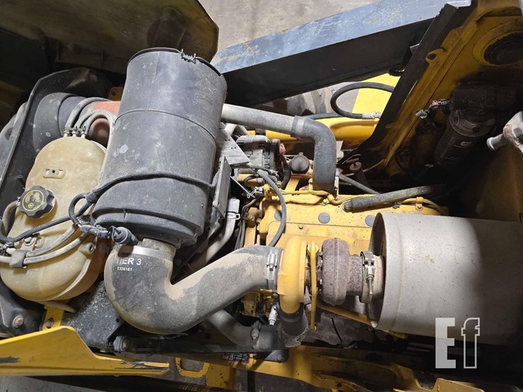 2015-deere-310l-ep-image-28